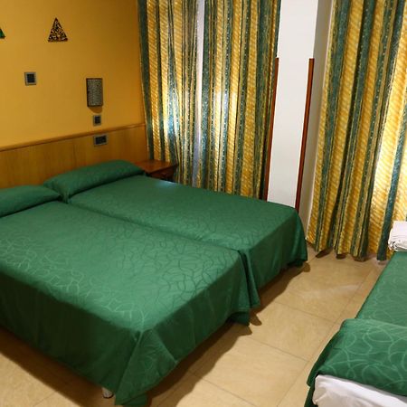 Hostal Muralla Plasence Extérieur photo