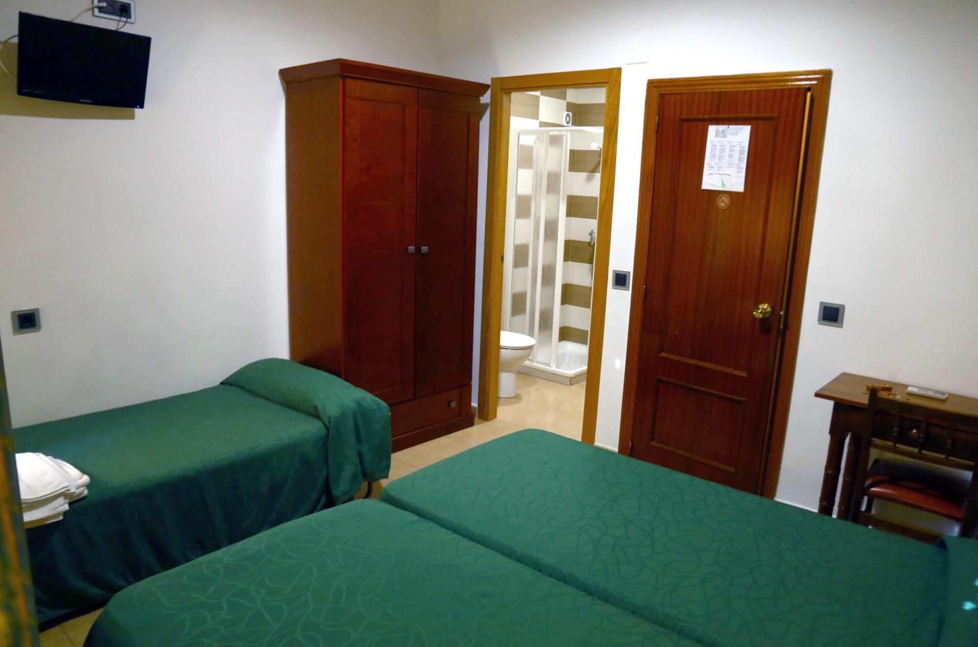 Hostal Muralla Plasence Extérieur photo