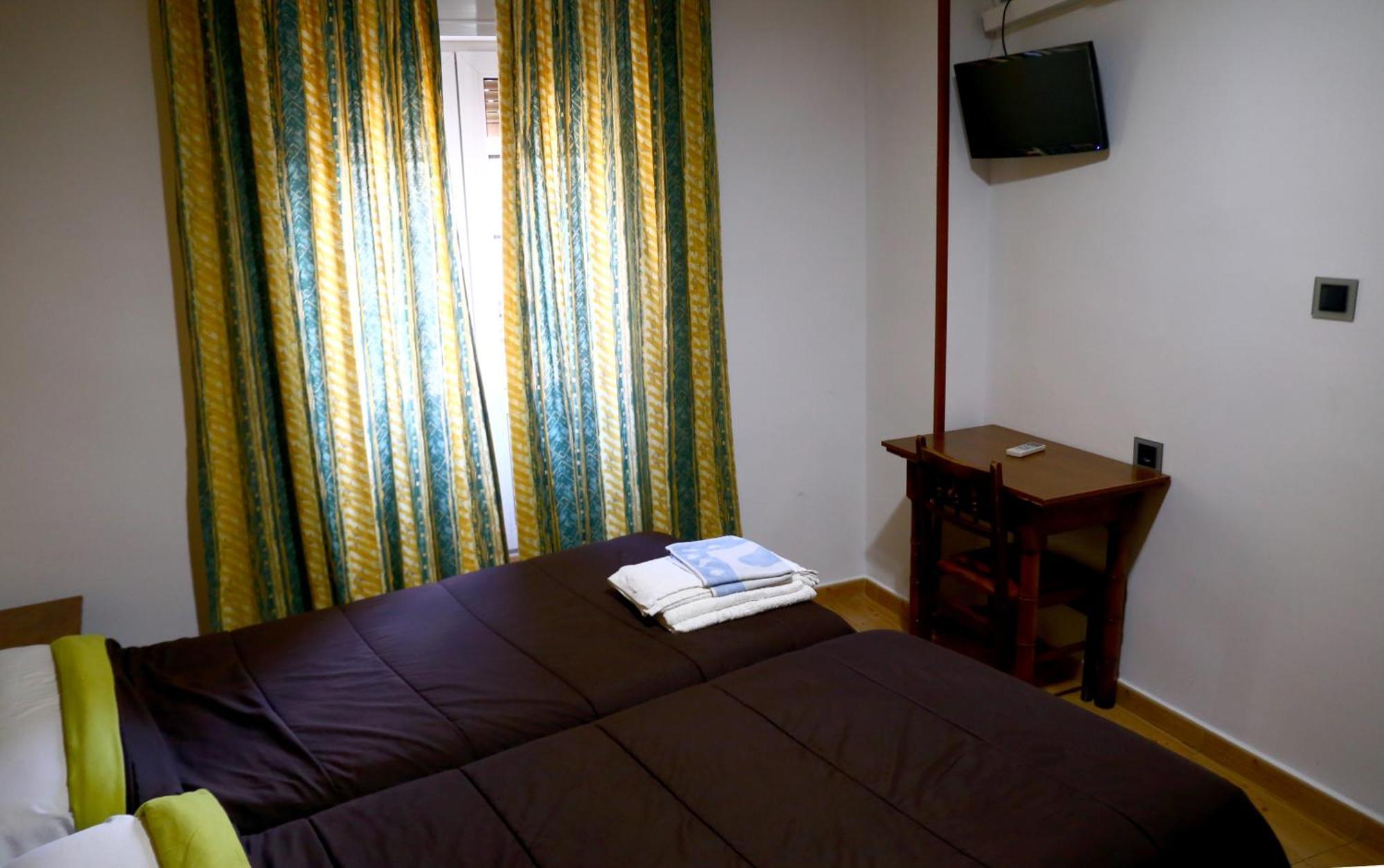 Hostal Muralla Plasence Extérieur photo