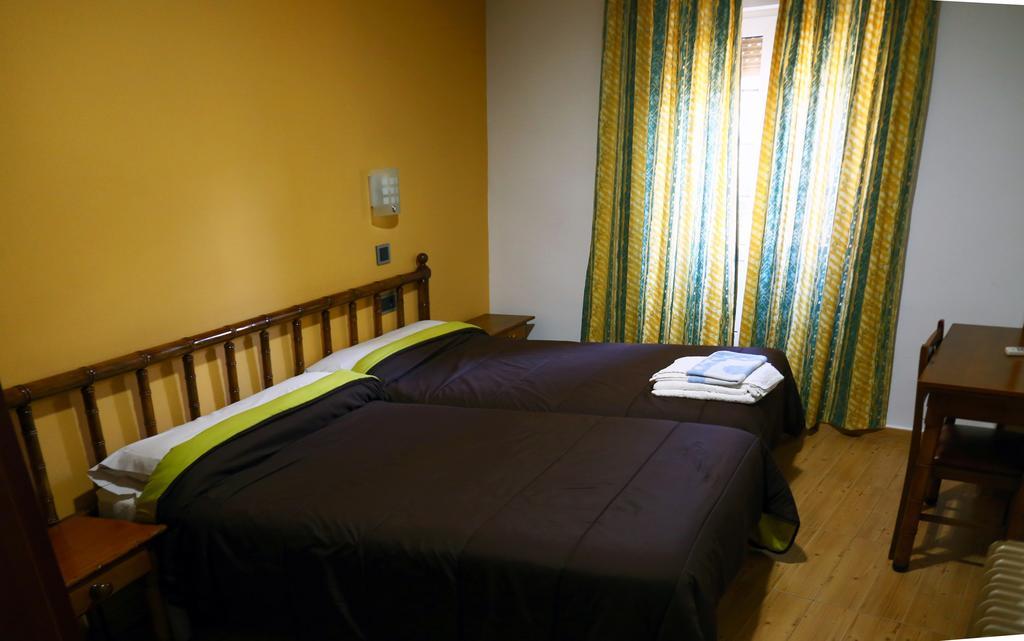 Hostal Muralla Plasence Extérieur photo