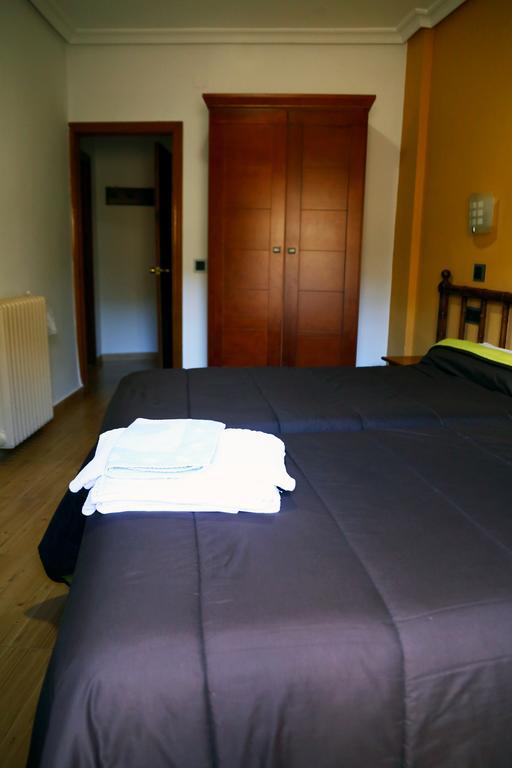 Hostal Muralla Plasence Extérieur photo
