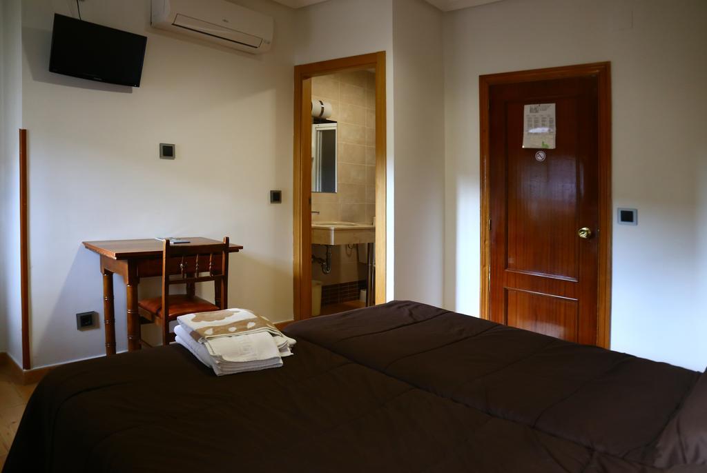 Hostal Muralla Plasence Extérieur photo