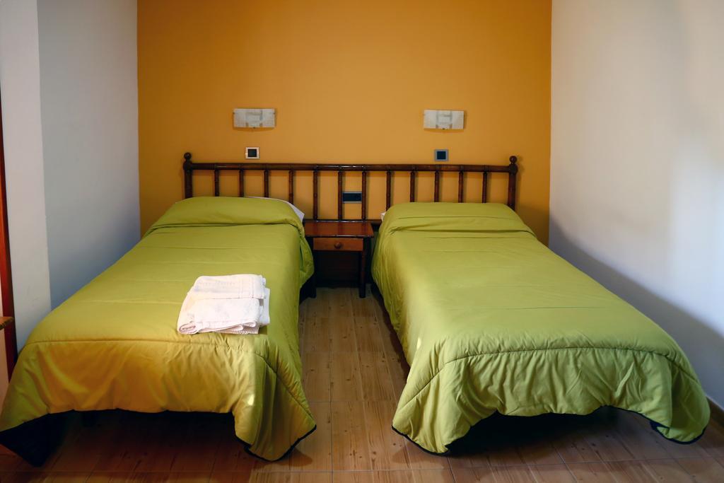 Hostal Muralla Plasence Extérieur photo