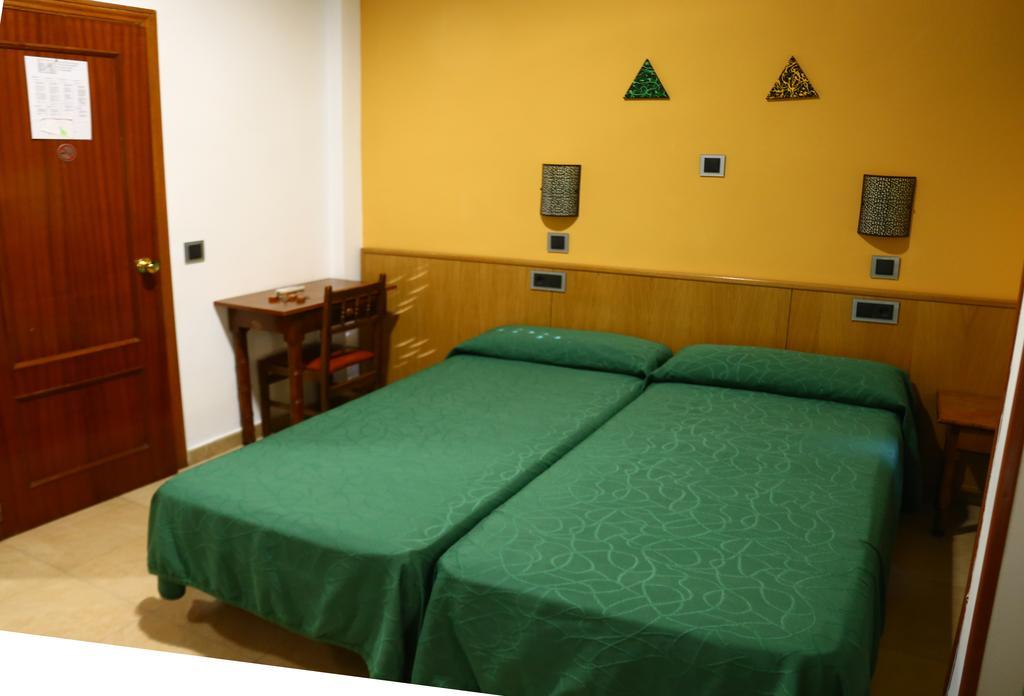 Hostal Muralla Plasence Extérieur photo
