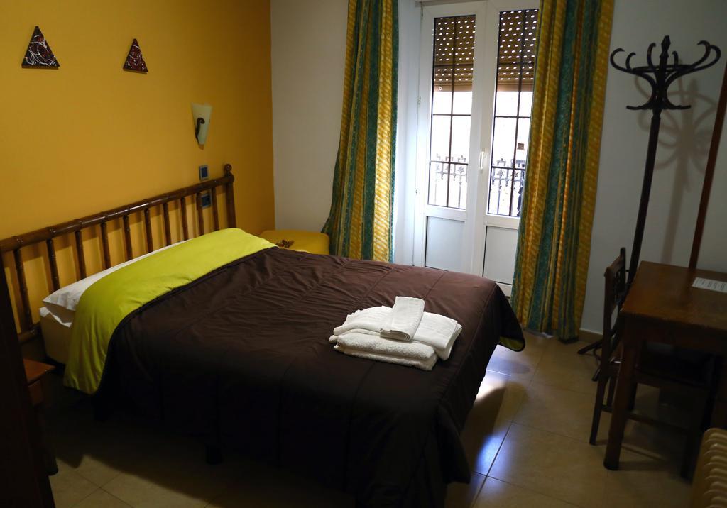 Hostal Muralla Plasence Extérieur photo