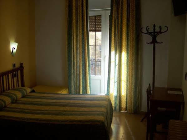 Hostal Muralla Plasence Extérieur photo