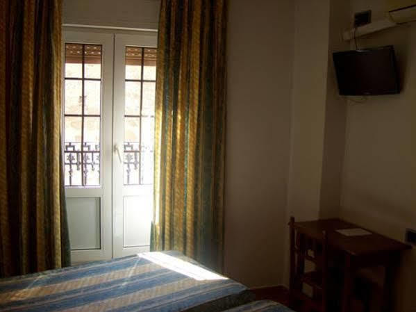 Hostal Muralla Plasence Extérieur photo